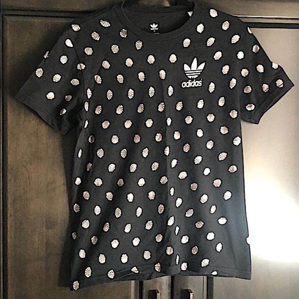 Adidas seashell graphic tee, black and white